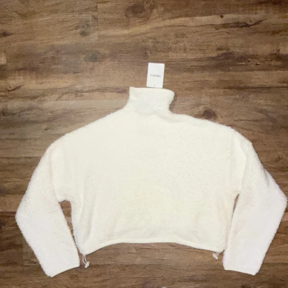 Forever 21 White Fleece Cropped Pullover NWT